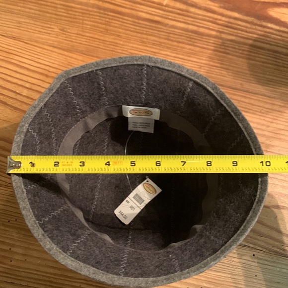 Talbots gray 100% wool hat with bow. - Picture 8 of 9